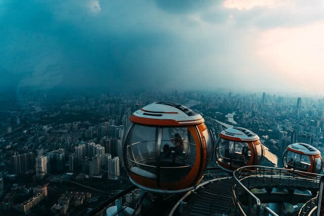 A futuristic city view with enclosed rides, symbolising the German Future 1 VS Future 2 Grammar Quiz.