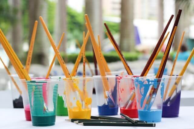 Paintbrushes in colorful cups for the German Art and Culture Vocabulary Quiz.