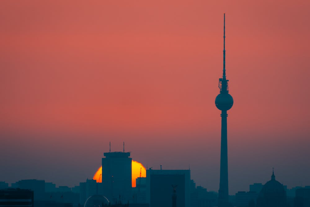 Berlin TV Tower at sunset – Learn German online in Berlin with flexible lessons and free resources.