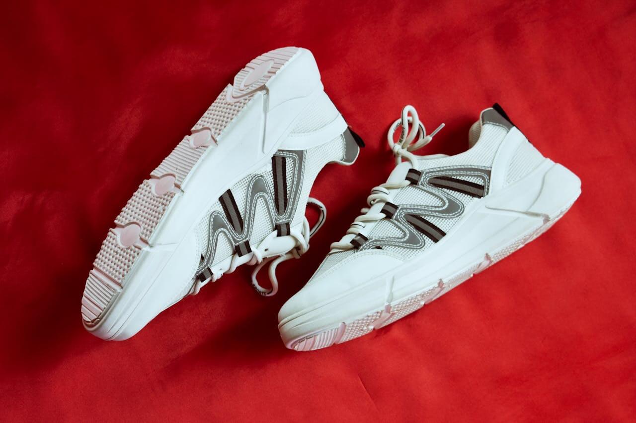 Der Schuh in German — Gender, Plural, Declension & Quiz